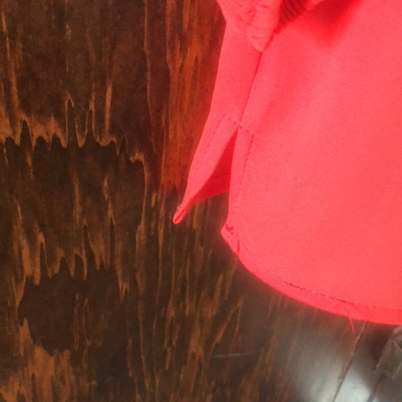 Beautiful red blouse! - Picture 5 of 5